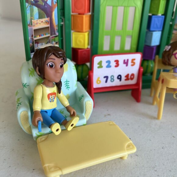 CoComelon School Time Deluxe Playtime Set w/ Figures & Accessories - 7 Pieces - Picture 2 of 3
